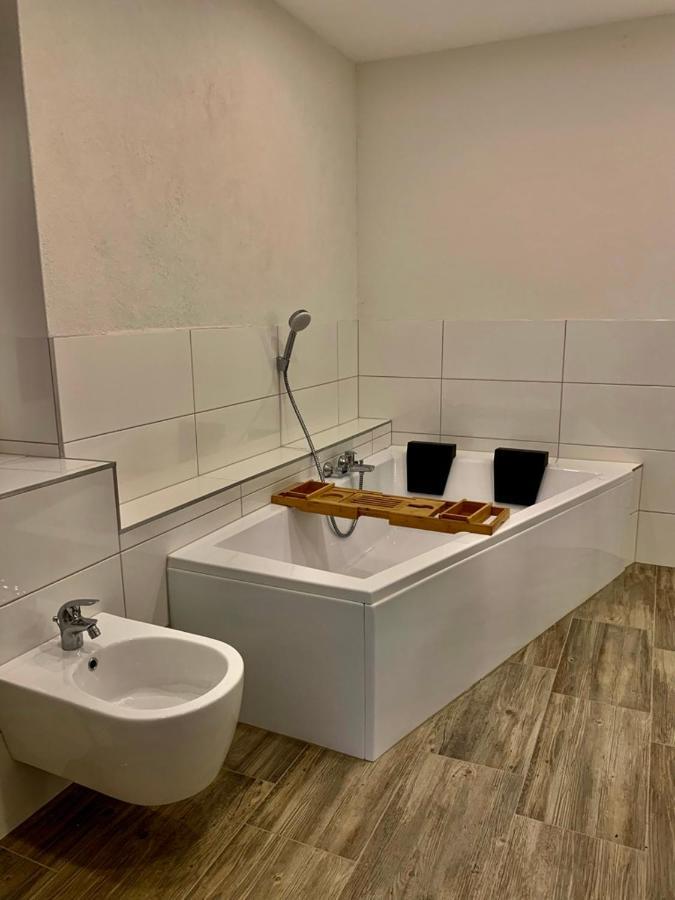 Monteurzimmer Oberlistingen Zweibettzimmer Mit 2 Baedern Breuna Екстер'єр фото
