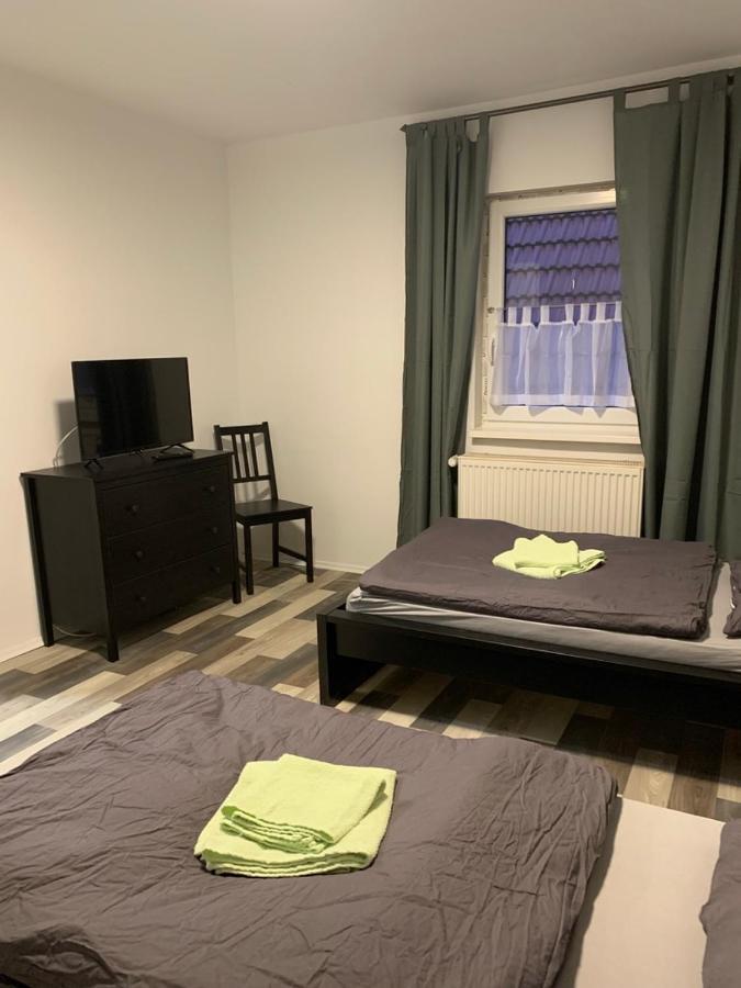 Monteurzimmer Oberlistingen Zweibettzimmer Mit 2 Baedern Breuna Екстер'єр фото